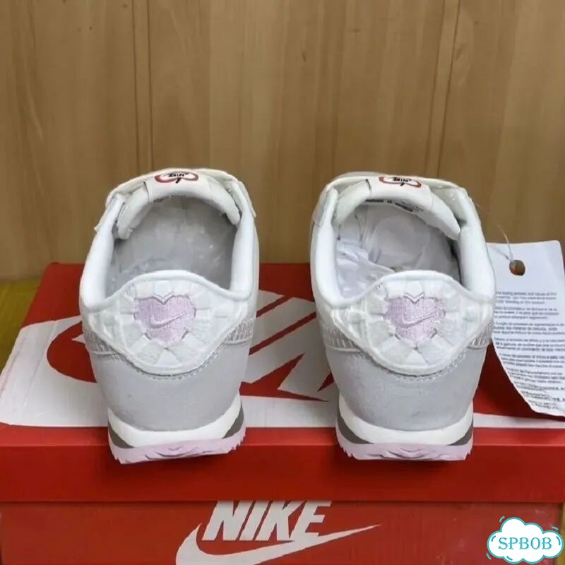 Кроссовки Nike Cortez Valentine's Day фото 2