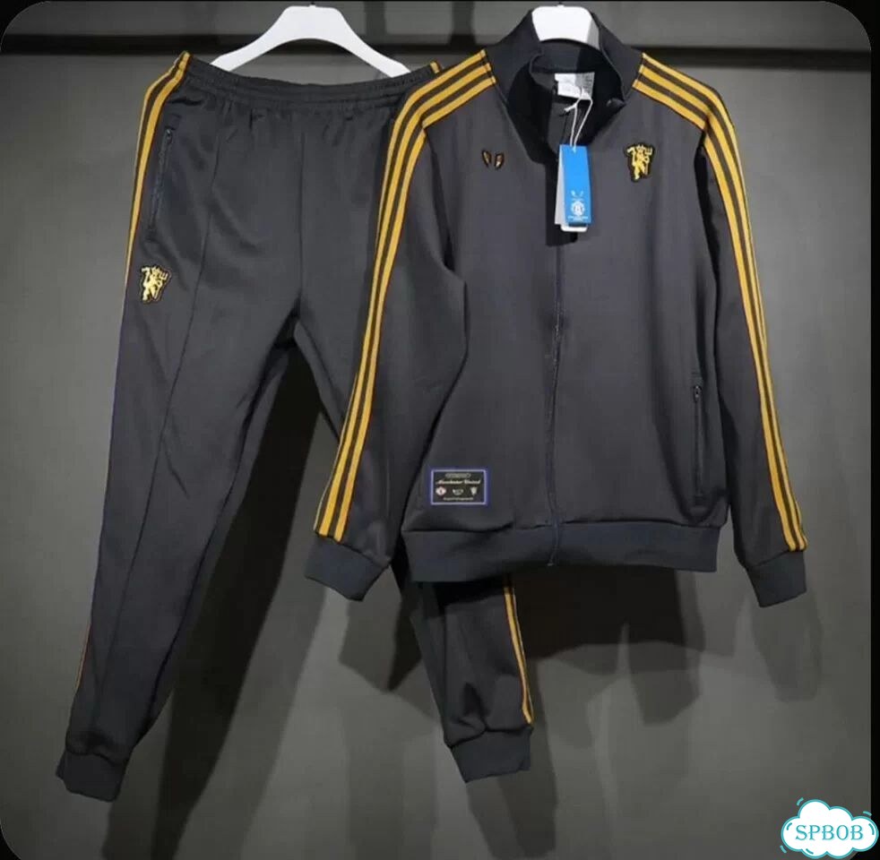 Продам спортивный костюм фото 1