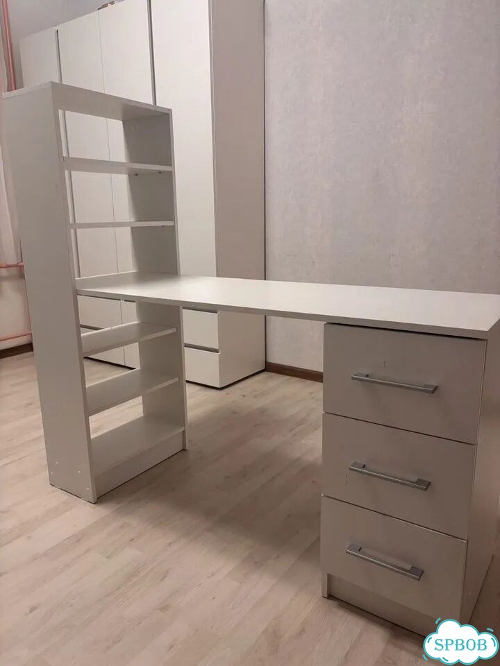 Письменный стол для школьника с полками фото 1