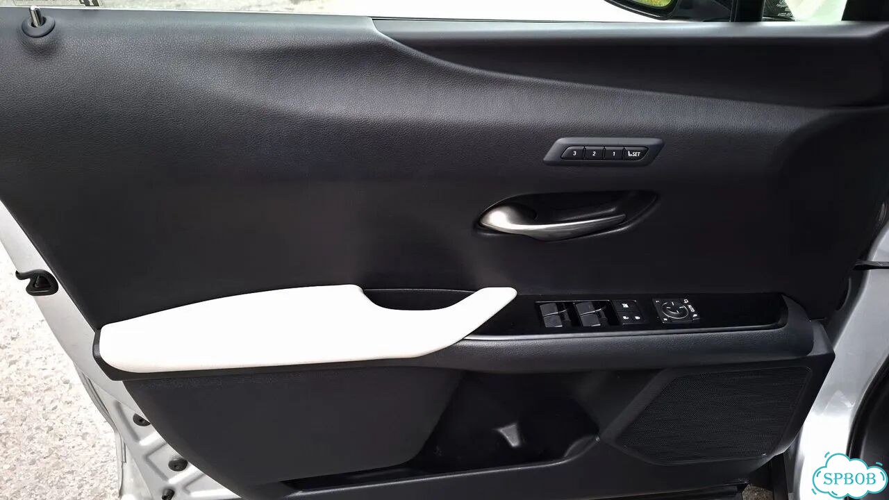 Lexus UX 2.0 CVT, 2018, 79 220 км фото 31