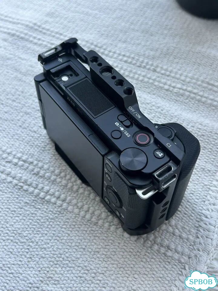 Sony zv e10 body + клетка фото 2