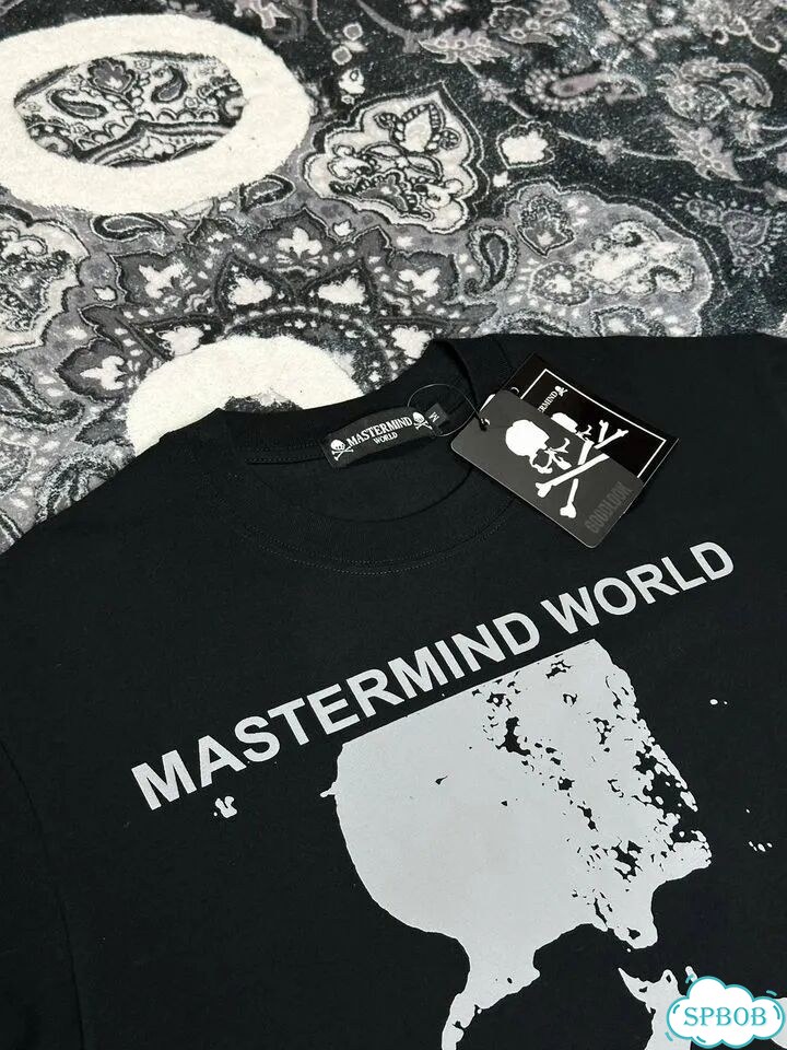 Футболка Mastermind Japan World на руках фото 1