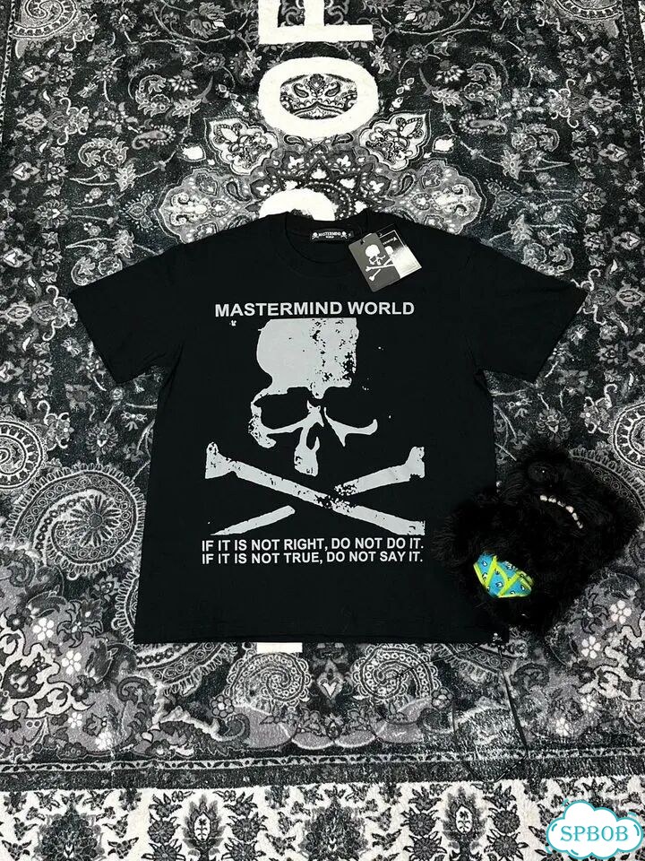 Футболка Mastermind Japan World на руках фото 2