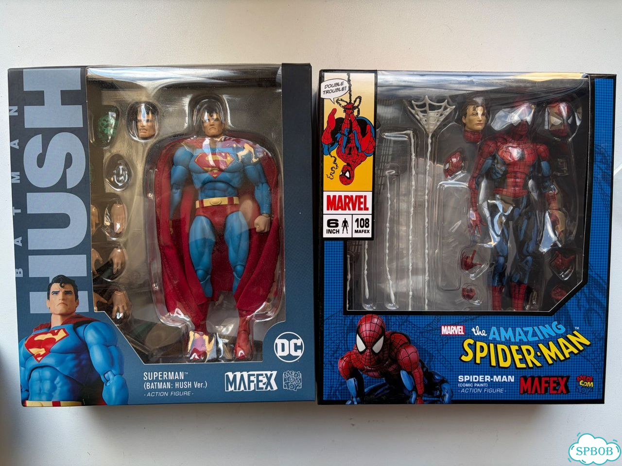 Mafex spider man (comic) и superman (Batman hush) фото 1