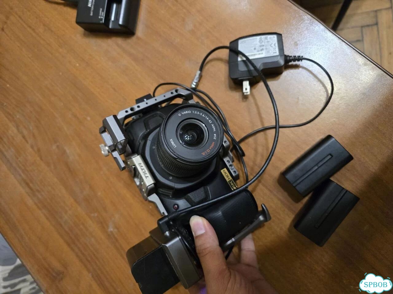 Bmpcc4K +lumix 14-24 3.5-5.6+ зарядная станция фото 5