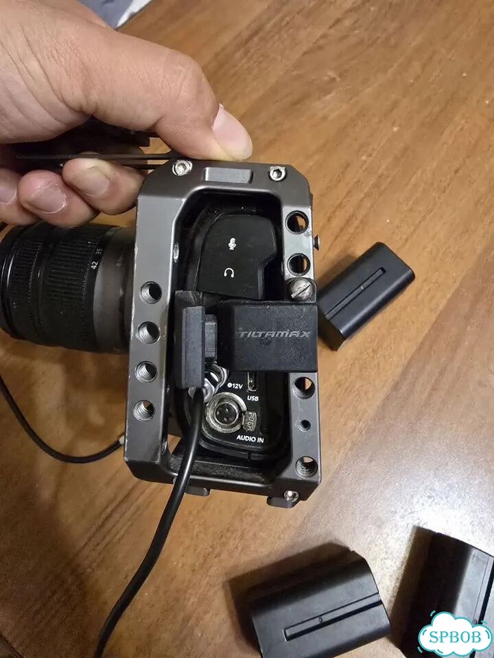 Bmpcc4K +lumix 14-24 3.5-5.6+ зарядная станция фото 6