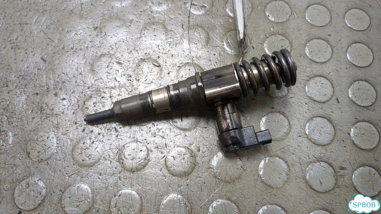 Форсунка топливная Volkswagen Passat 6 фото 1