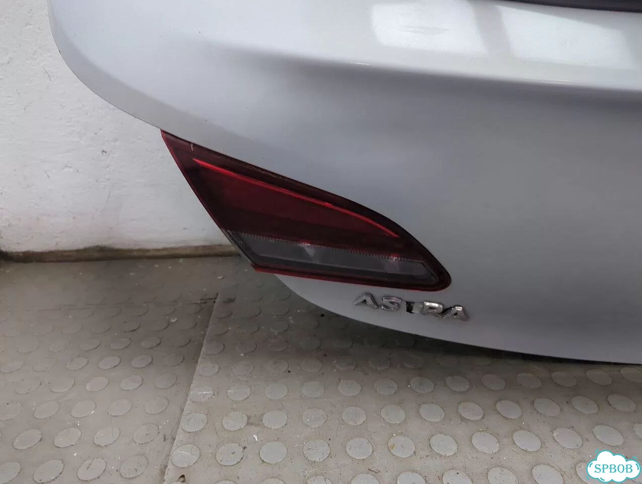 Крышка багажника Opel Astra J фото 9