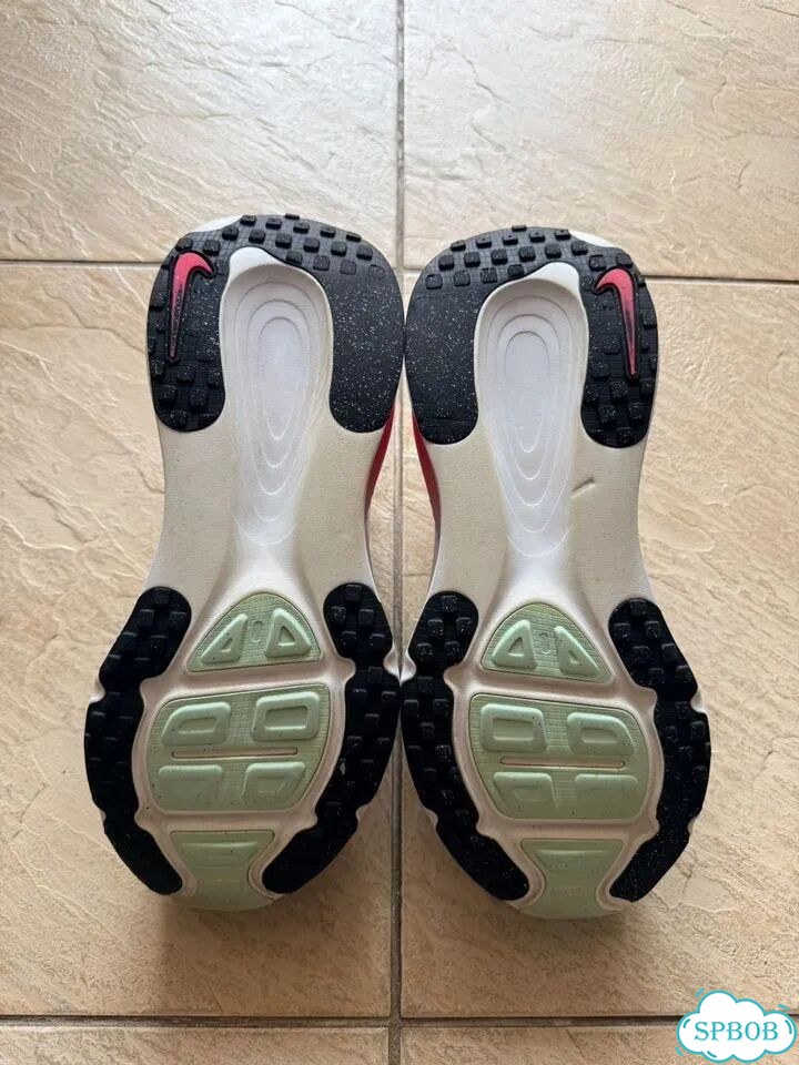 Кроссовки Nike Vomero 18 фото 4