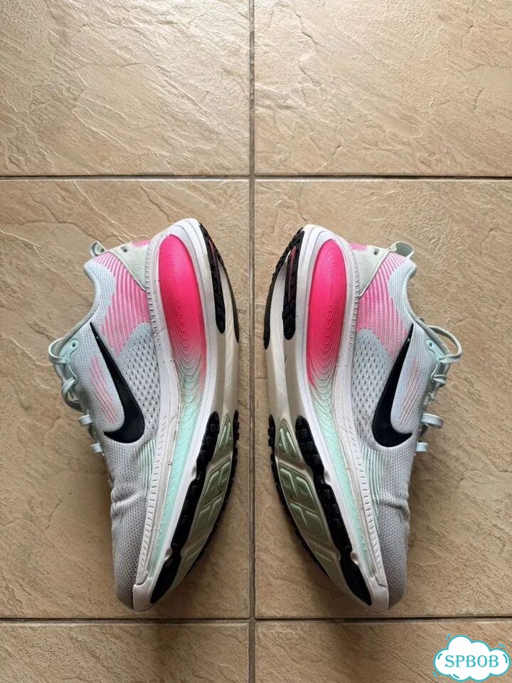 Кроссовки Nike Vomero 18 фото 5