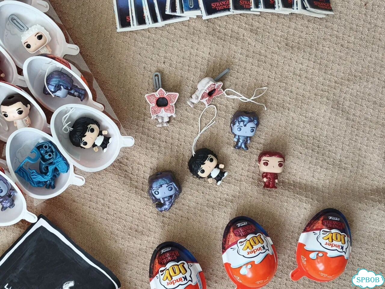 Фигурки из kinder stranger things фото 3