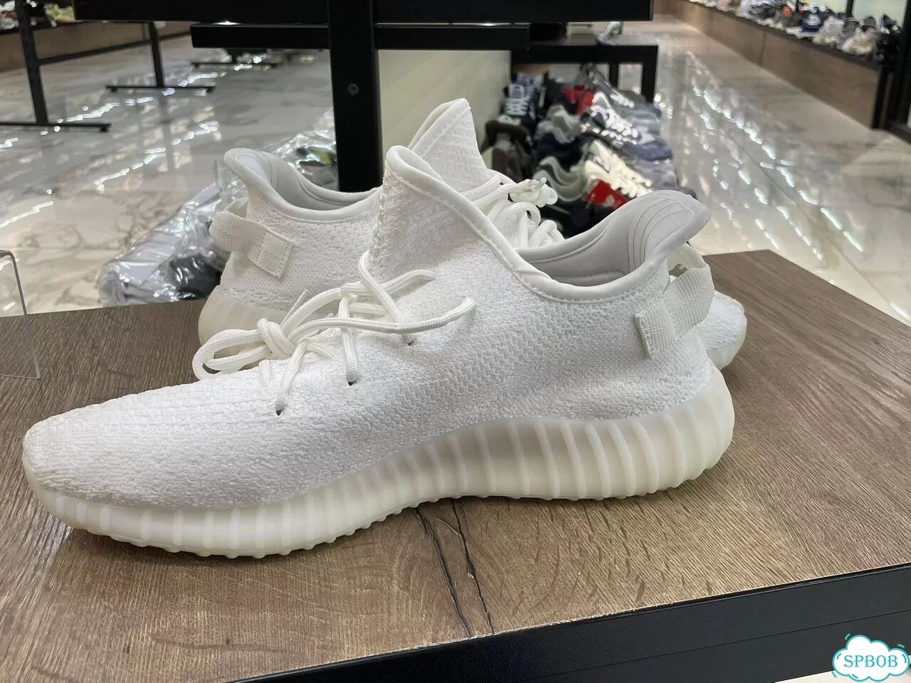 Кроссовки мужские Adidas Yeezy Boost 350 V2 фото 1