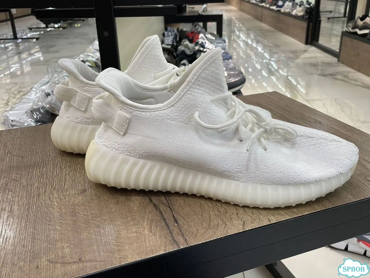 Кроссовки мужские Adidas Yeezy Boost 350 V2 фото 2
