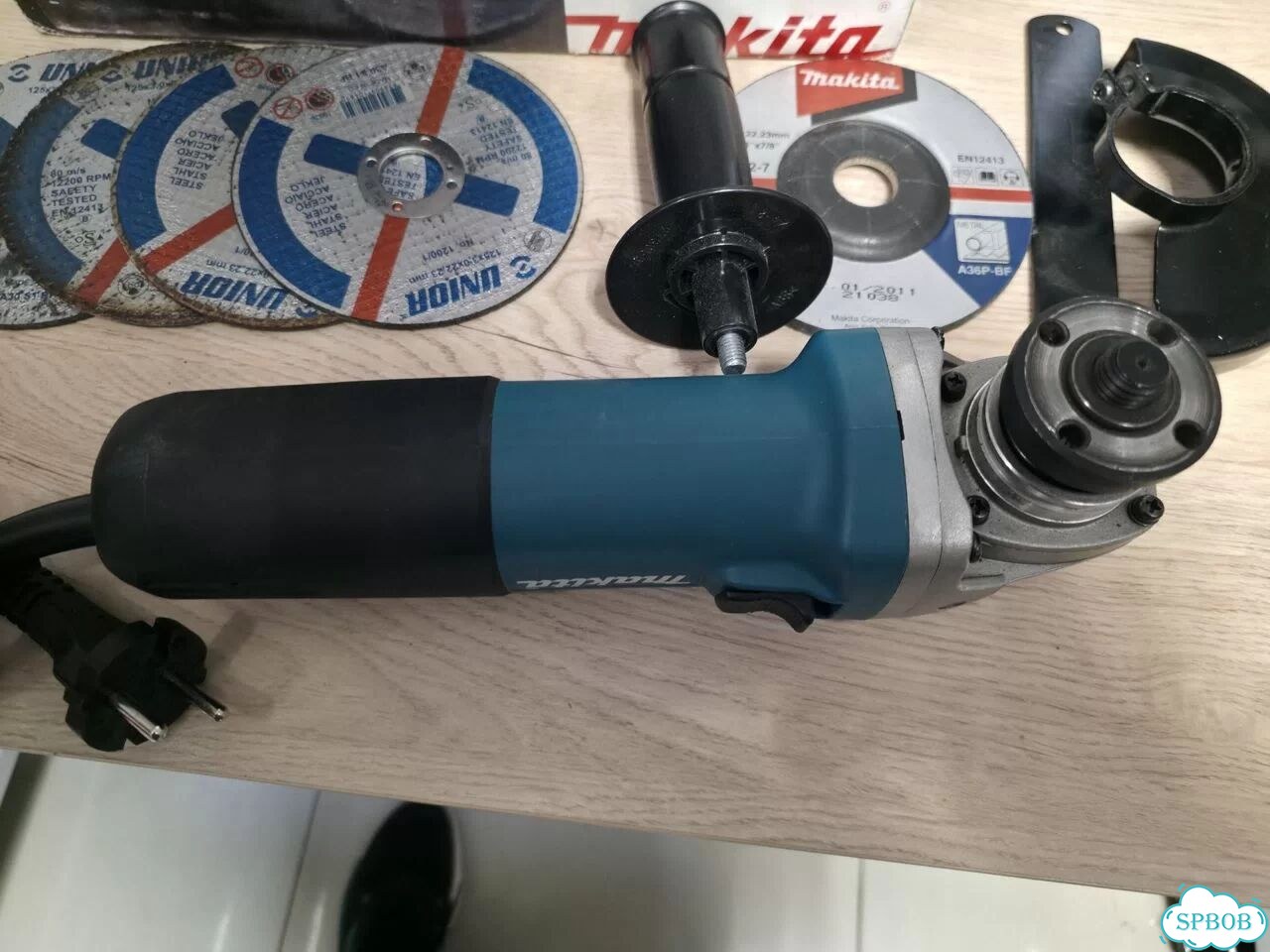 Новая болгарка Makita 9558HN фото 3