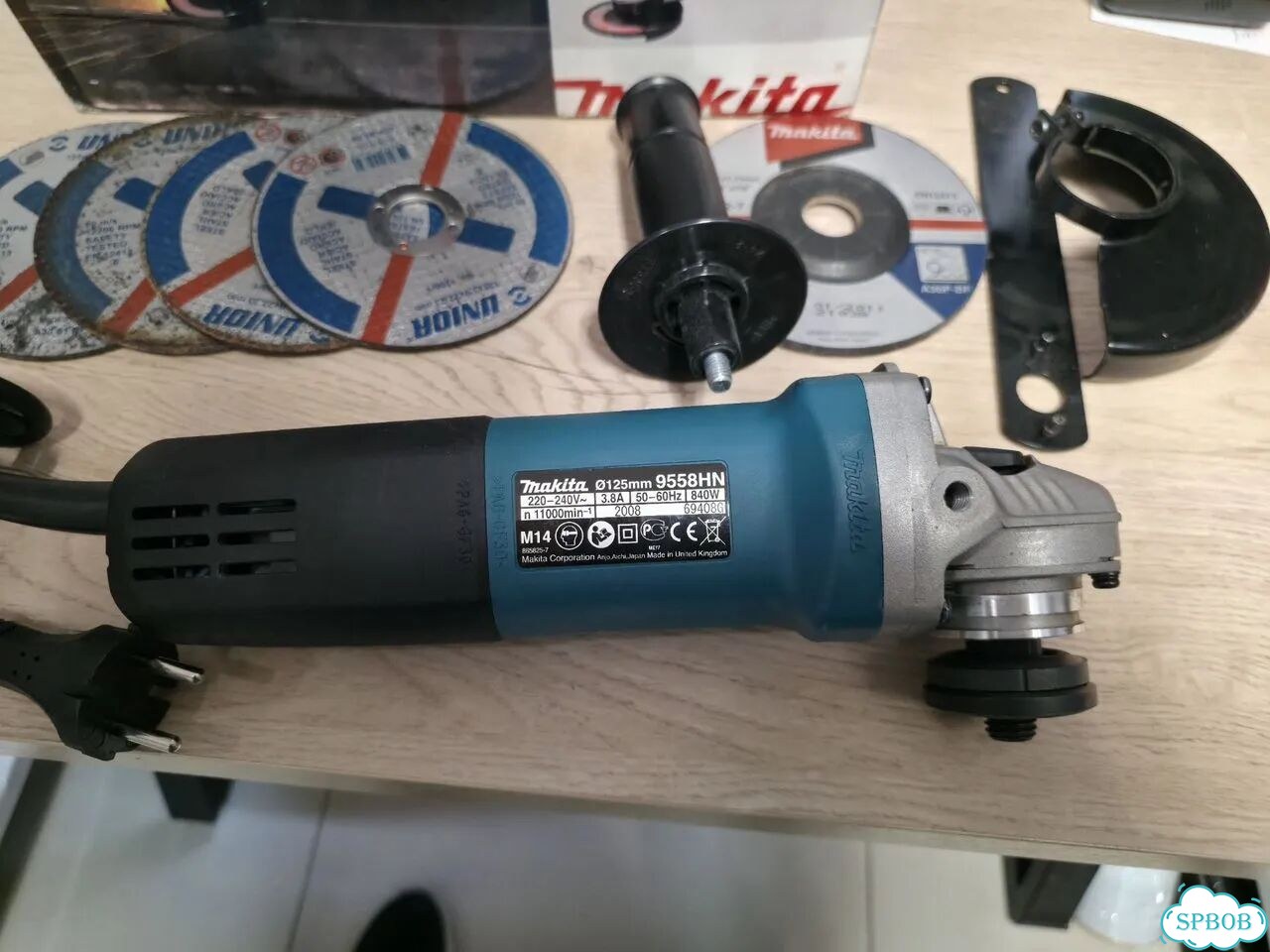 Новая болгарка Makita 9558HN фото 4