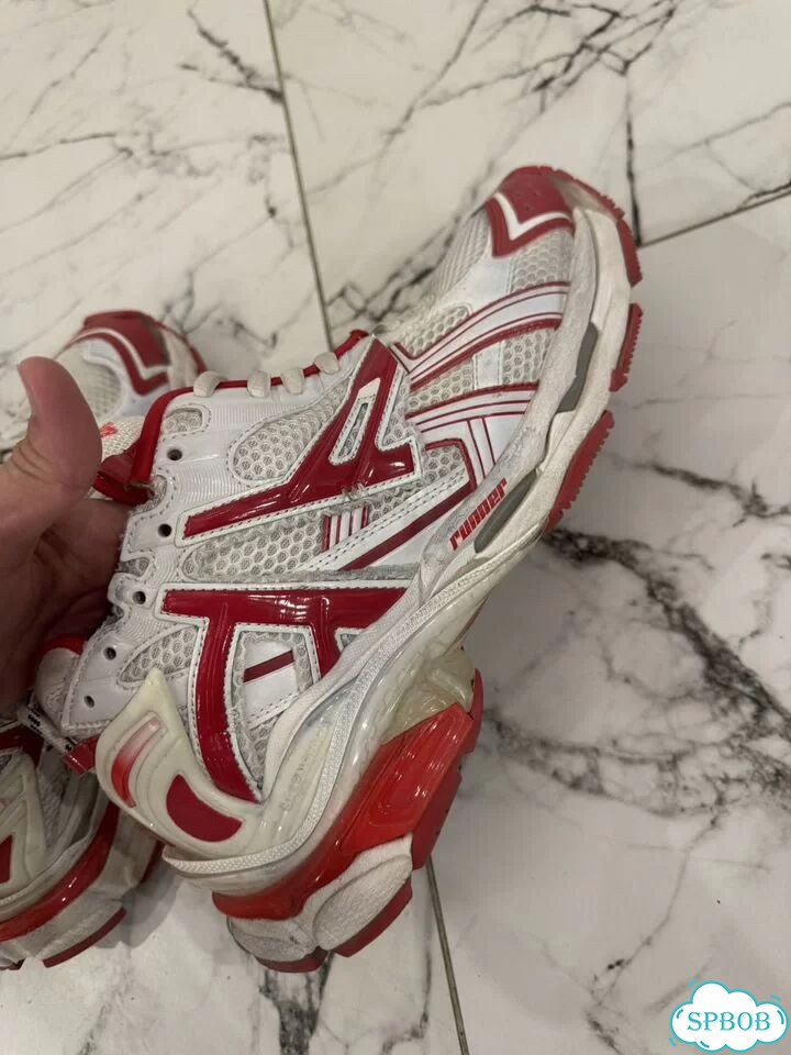 Balenciaga runner red фото 6