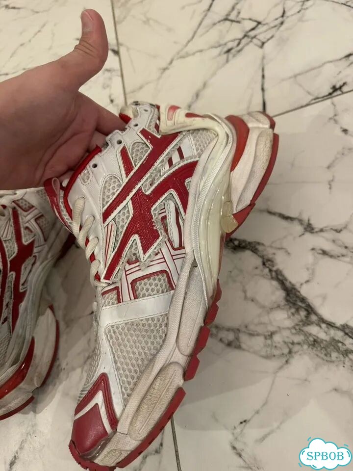 Balenciaga runner red фото 7