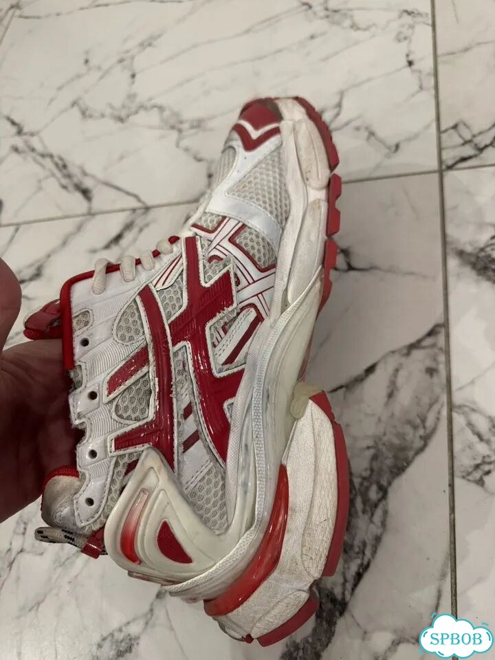 Balenciaga runner red фото 8