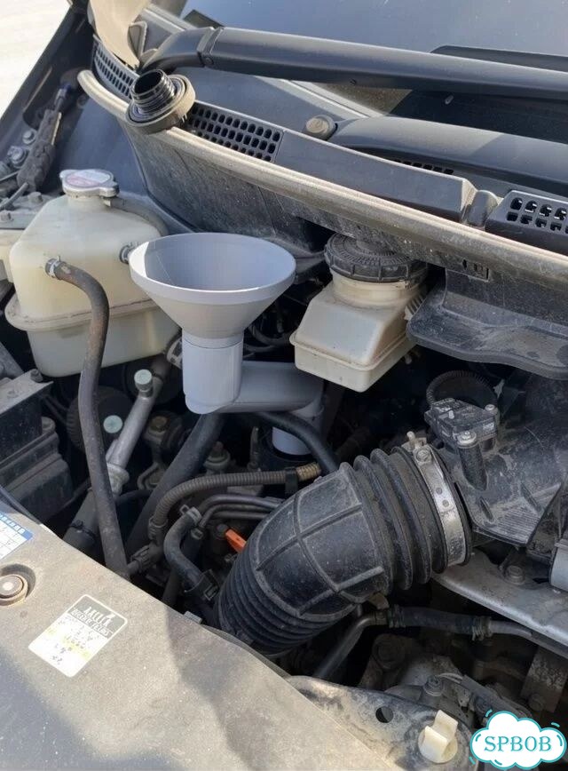 Воронка Honda Stepwgn, Civic 4d, Freed, Fit фото 3