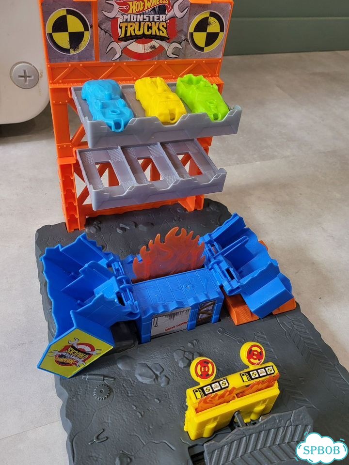 Игровой набор hot wheels взрывная станция фото 5