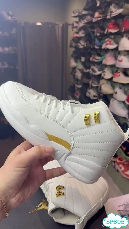 Кроссовки Nike Air Jordan 12 Retro Metallic Gold фото 1