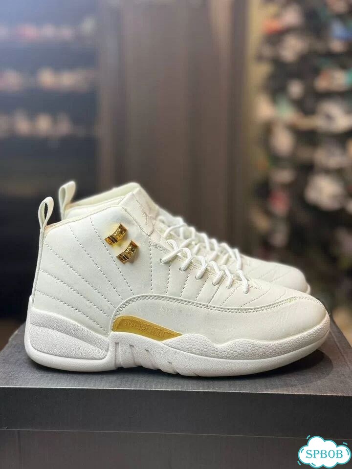 Кроссовки Nike Air Jordan 12 Retro Metallic Gold фото 2