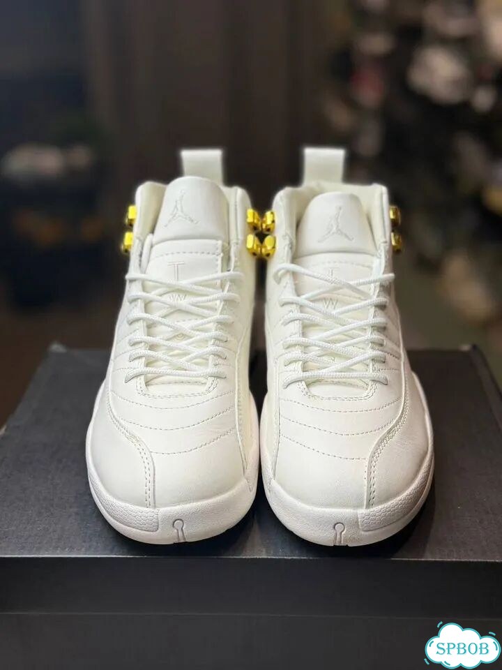 Кроссовки Nike Air Jordan 12 Retro Metallic Gold фото 3