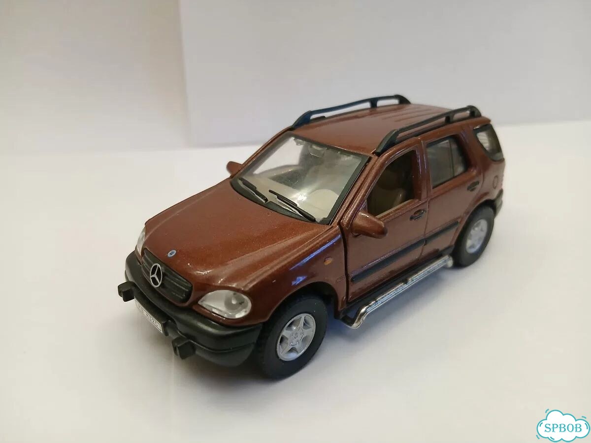 1:43 Mercedes-Nenz M-classe фото 1