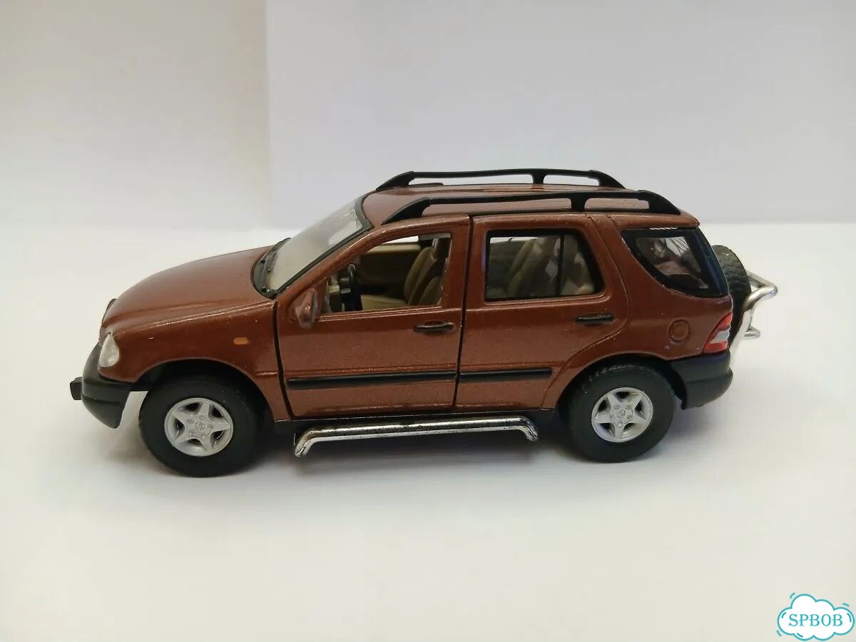 1:43 Mercedes-Nenz M-classe фото 2