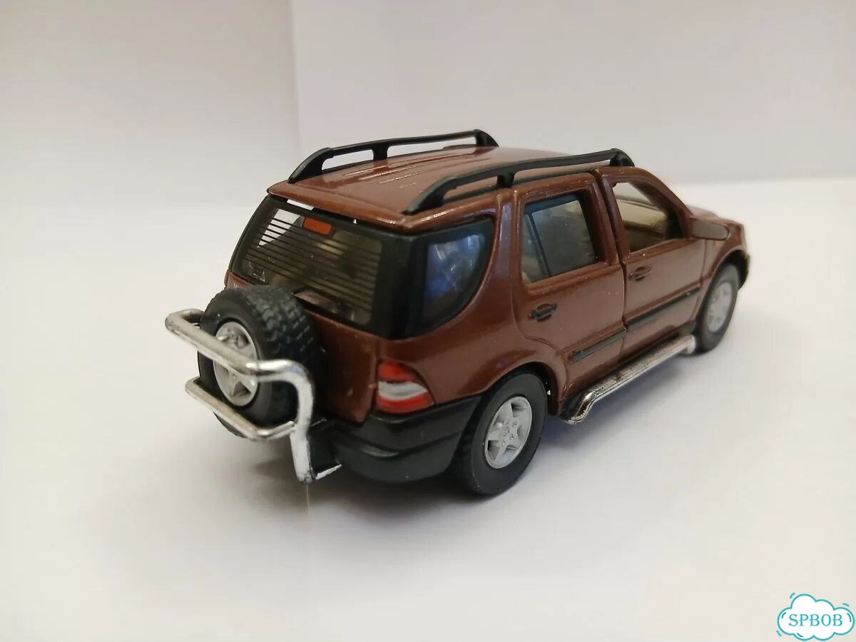 1:43 Mercedes-Nenz M-classe фото 3
