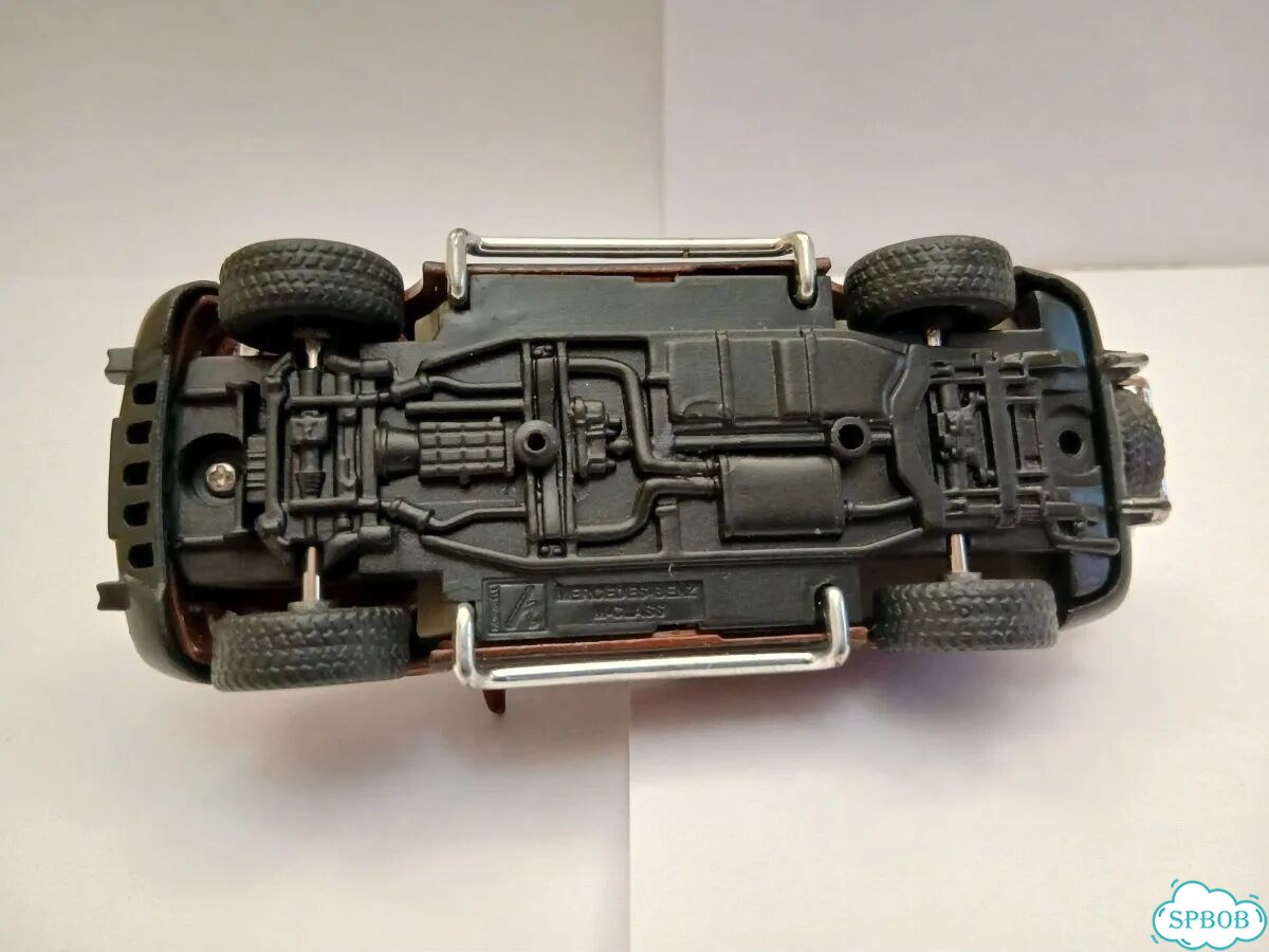 1:43 Mercedes-Nenz M-classe фото 5