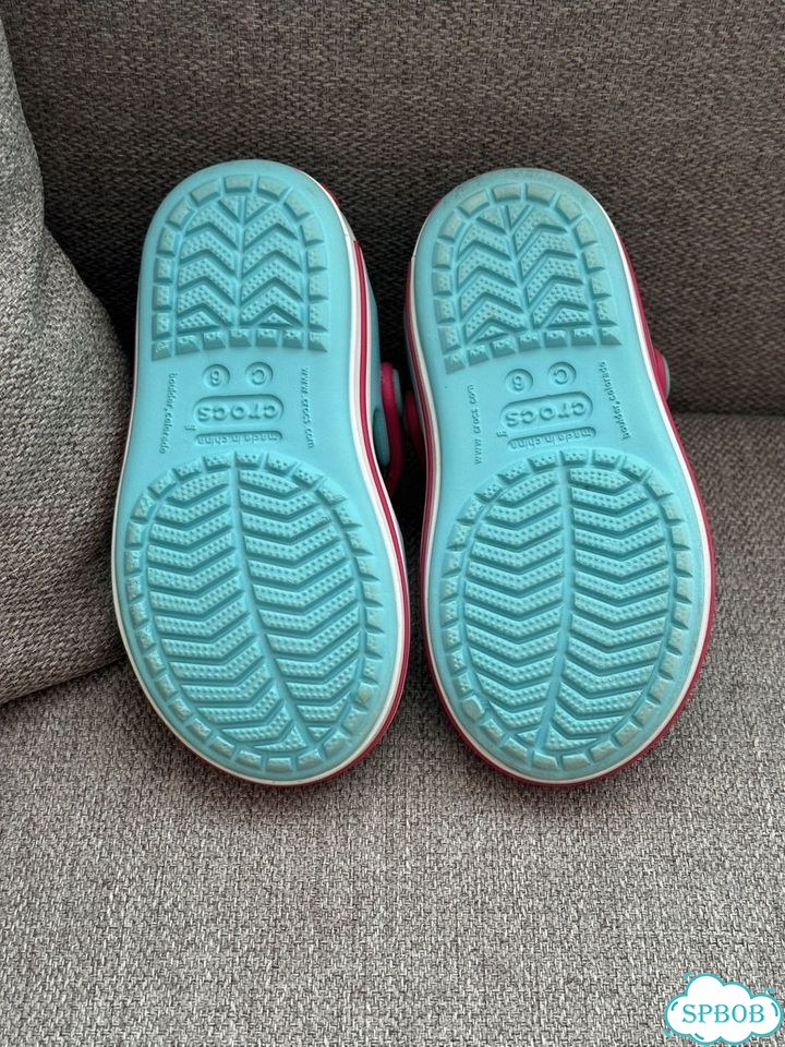 Голубые босоножки crocs c6 фото 3