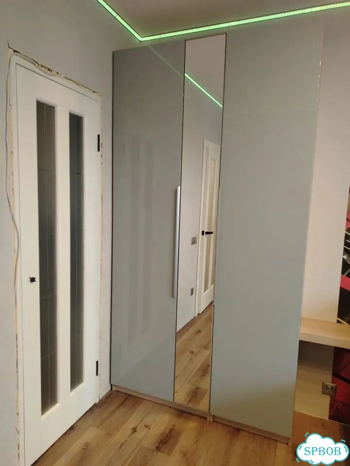 Шкаф распашной трёхстворчатый Ikea Pax фото 1