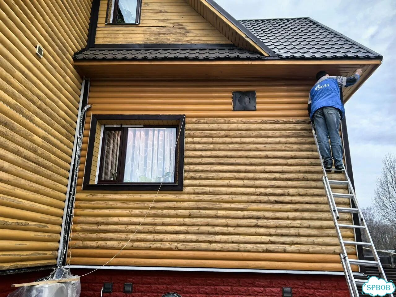 Шлифовка и покраска деревянного дома фото 3