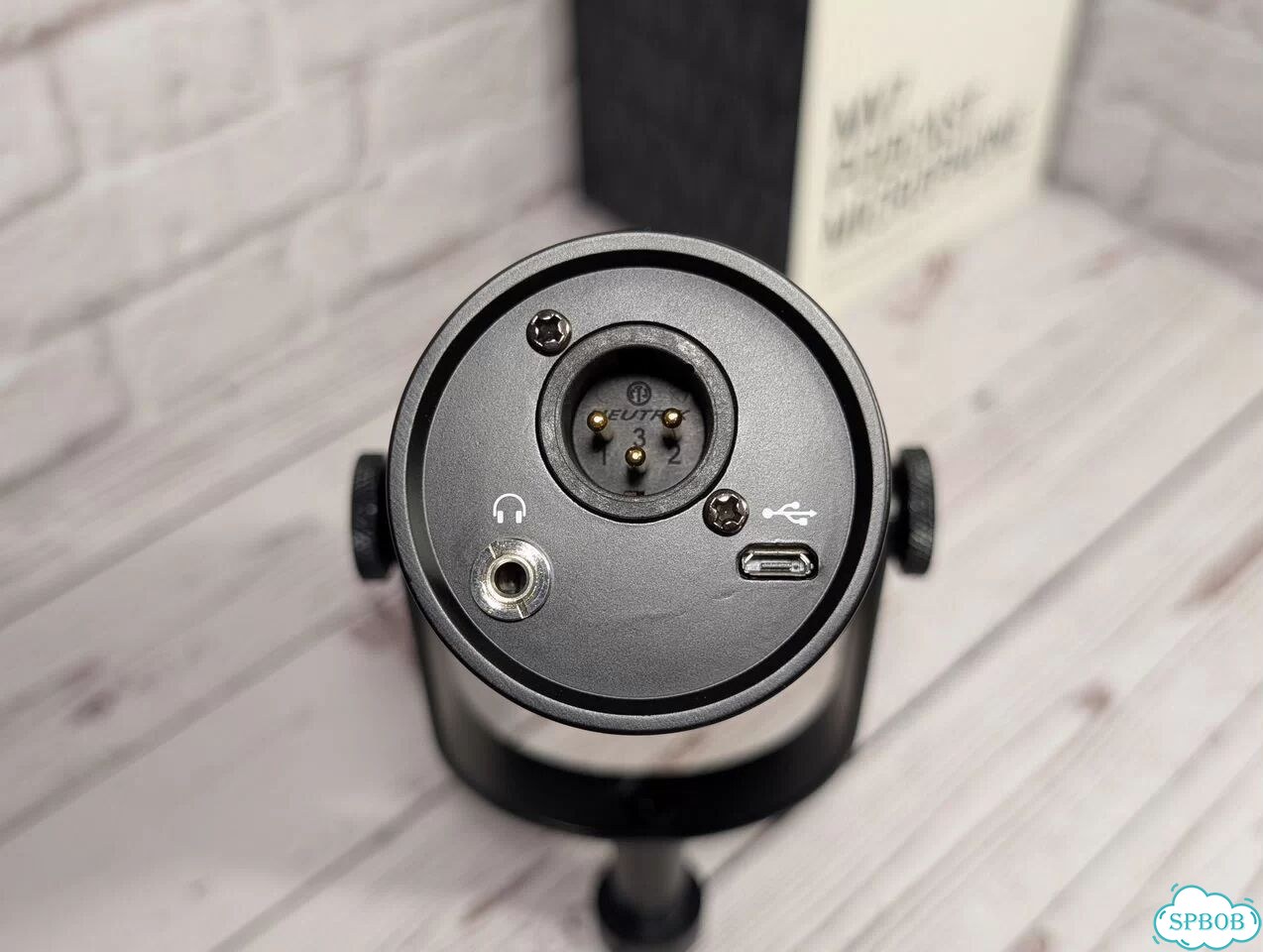 Shure MV7 вокальный и речевой микрофон фото 3