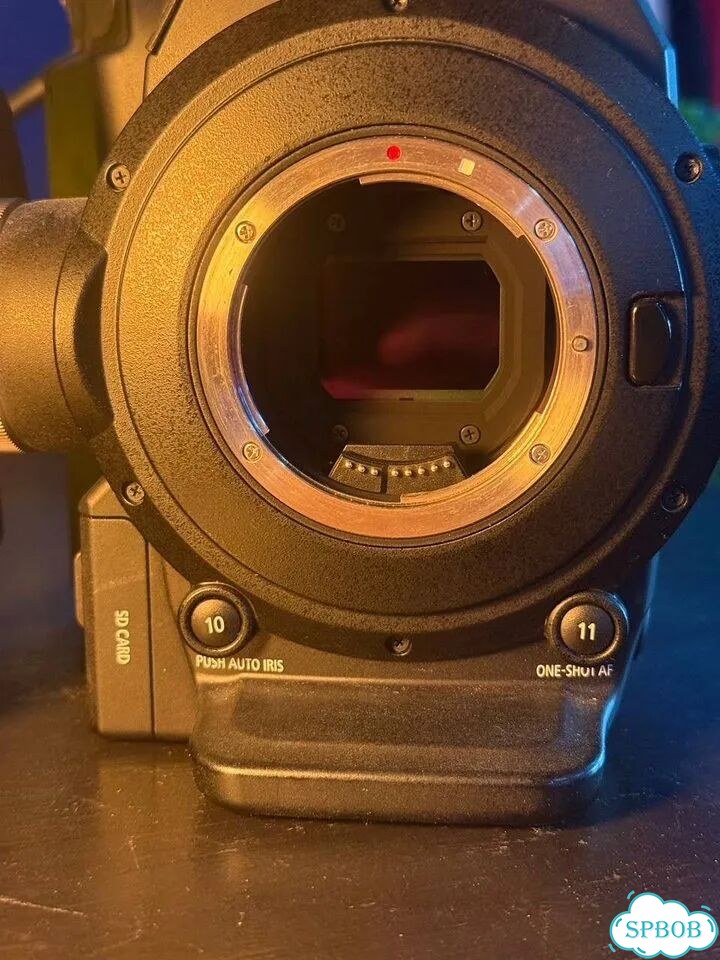 Canon C300 Mark II фото 3