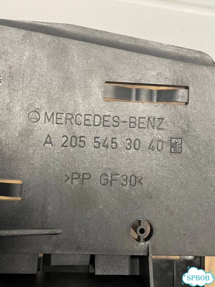 Кронштейн блока предохранителей Mercedes C W205 фото 3