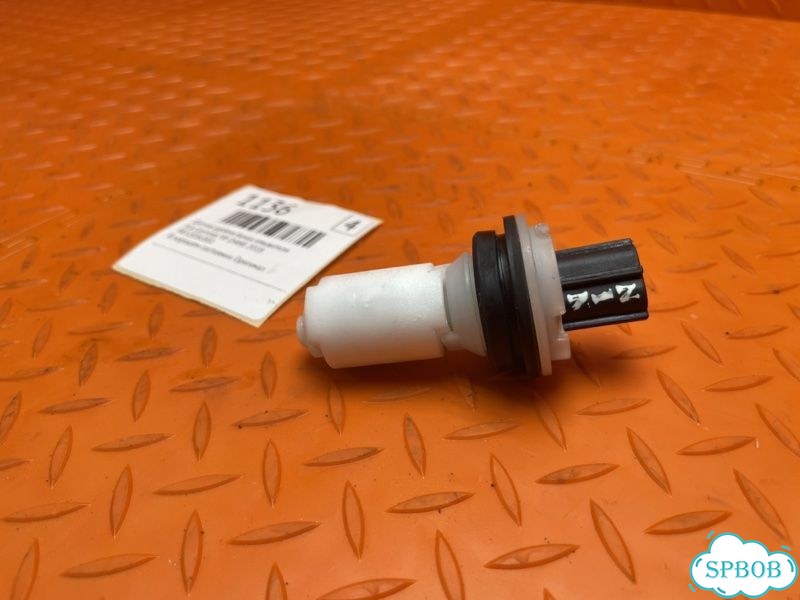 Датчик уровня бачка омывателя Kia Carnival YP D4HB фото 1