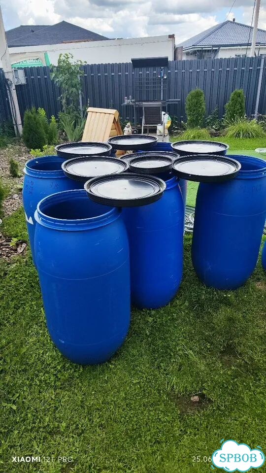 Бочки пластиковые чистые с крышкой и ободом фото 1