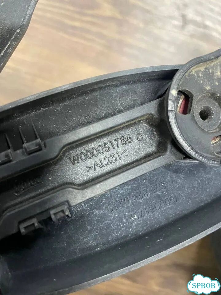 Поводок стеклоочистителя Mercedes C W205 фото 5