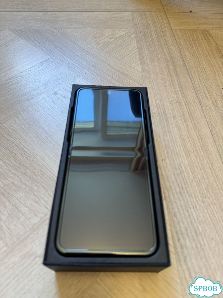 Motorola Razr 60 Ultra, 16/512 ГБ, SIM + eSIM фото 4