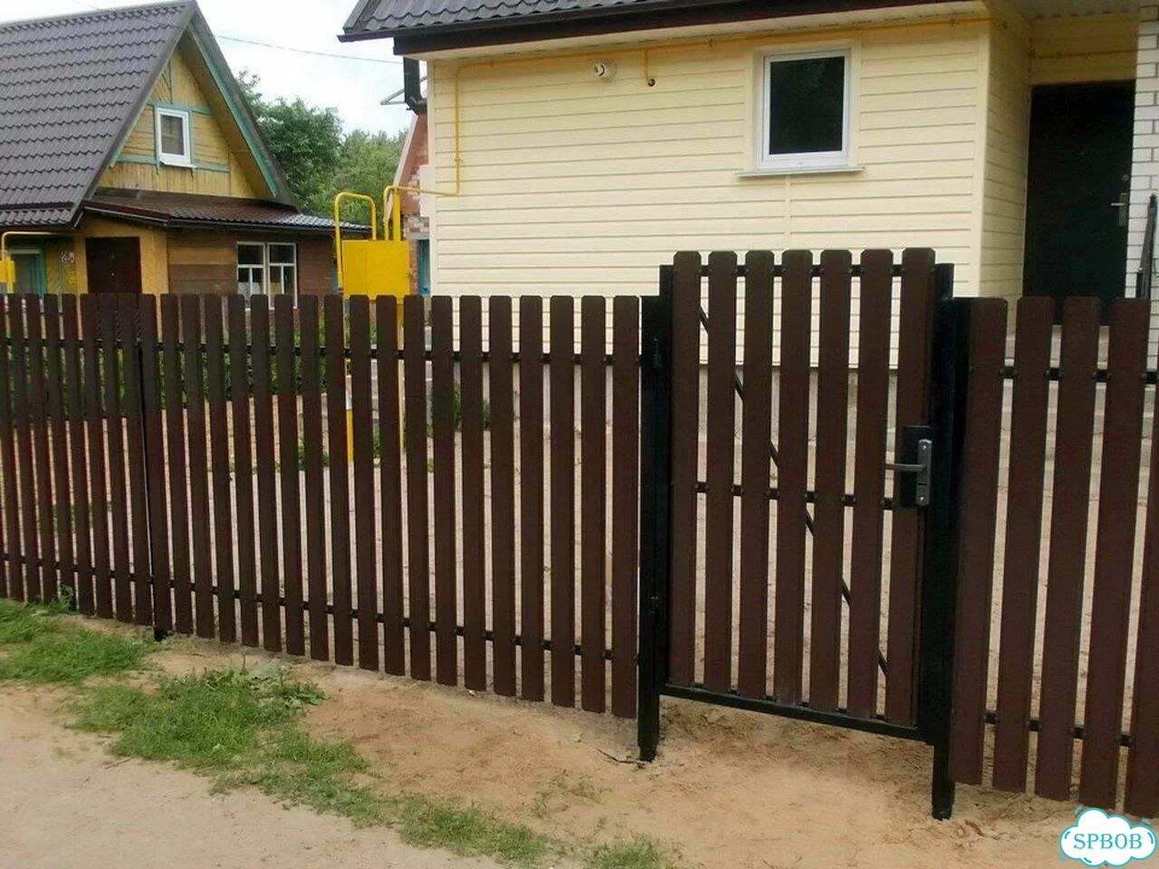 Забор из Евроштакетника на винтовых сваях под ключ фото 7