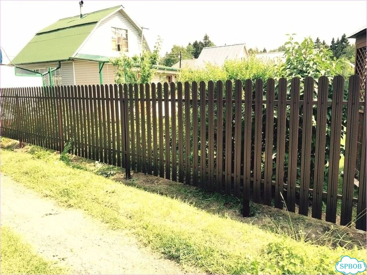 Забор из Евроштакетника на винтовых сваях под ключ фото 8