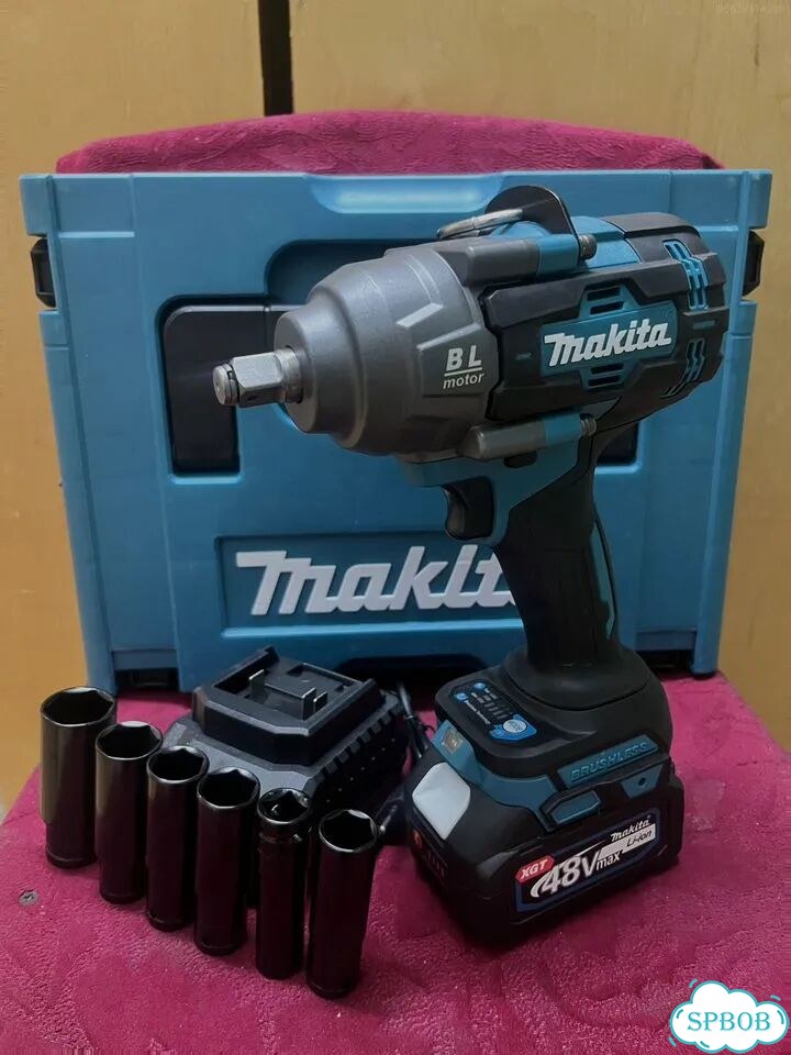 Бесщеточный гайковерт Makita 1200 в кейсе фото 2