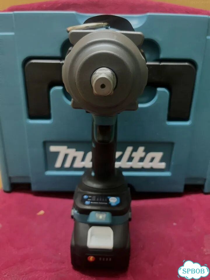 Бесщеточный гайковерт Makita 1200 в кейсе фото 4