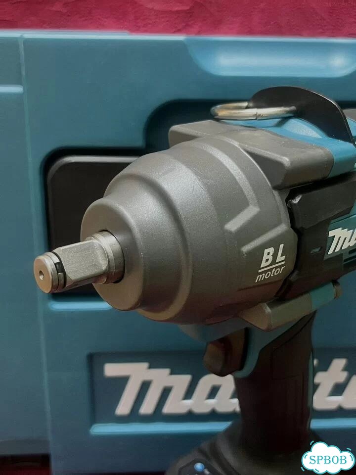 Бесщеточный гайковерт Makita 1200 в кейсе фото 6