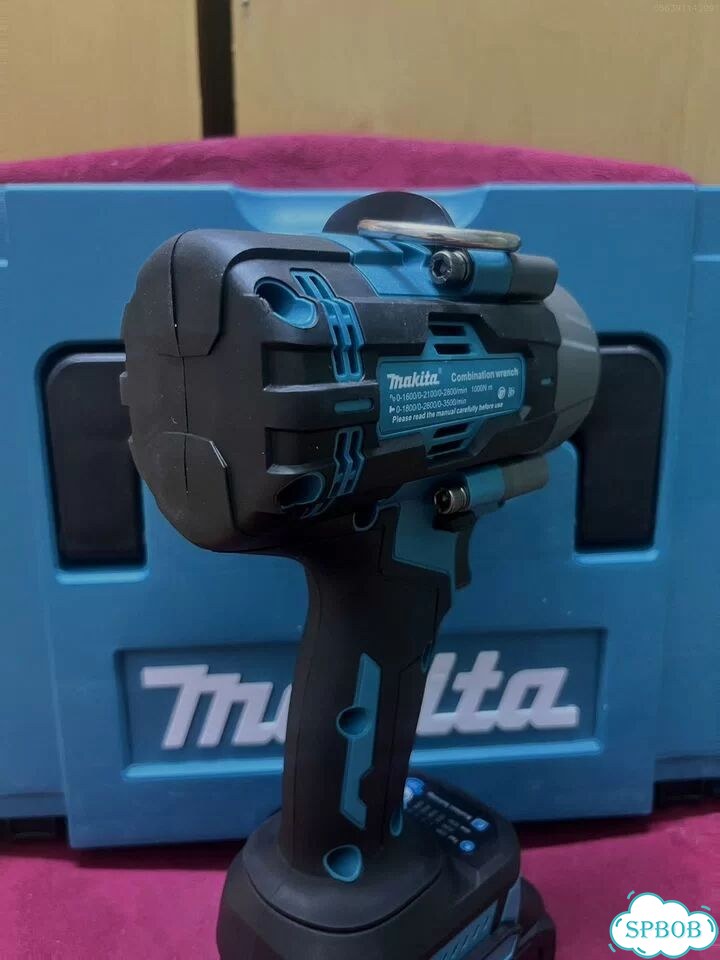 Бесщеточный гайковерт Makita 1200 в кейсе фото 8