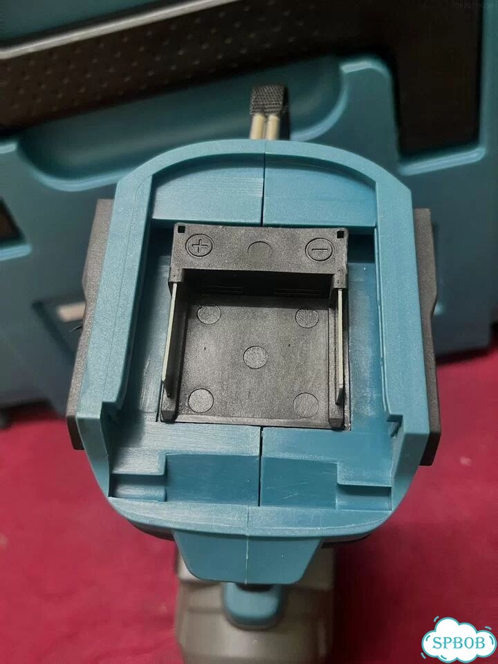 Бесщеточный гайковерт Makita 1200 в кейсе фото 9