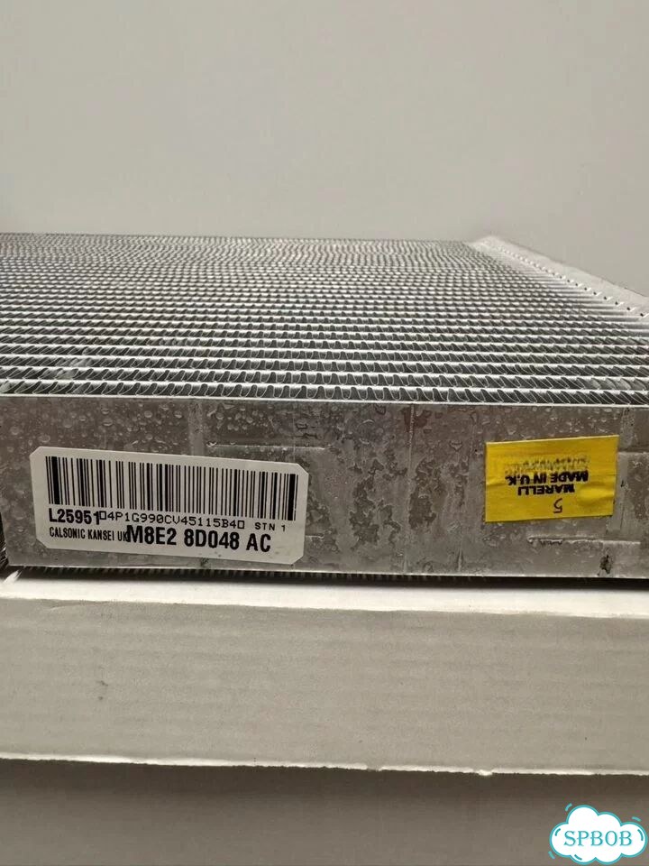 Радиатор интеркулера LR181580 фото 3