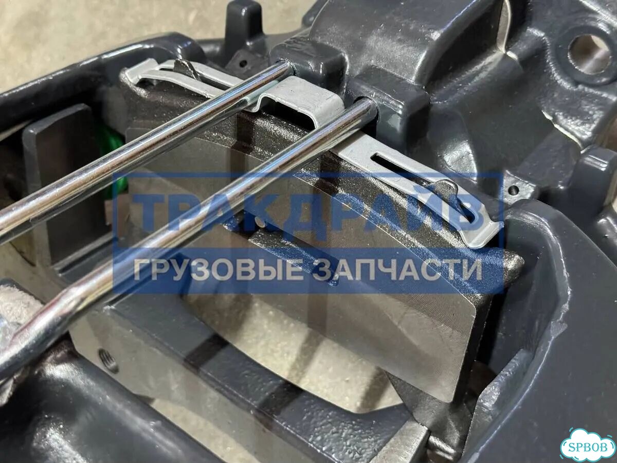 Суппорт в сборе со скобой левый Wabco SAF skrb 9022 фото 3